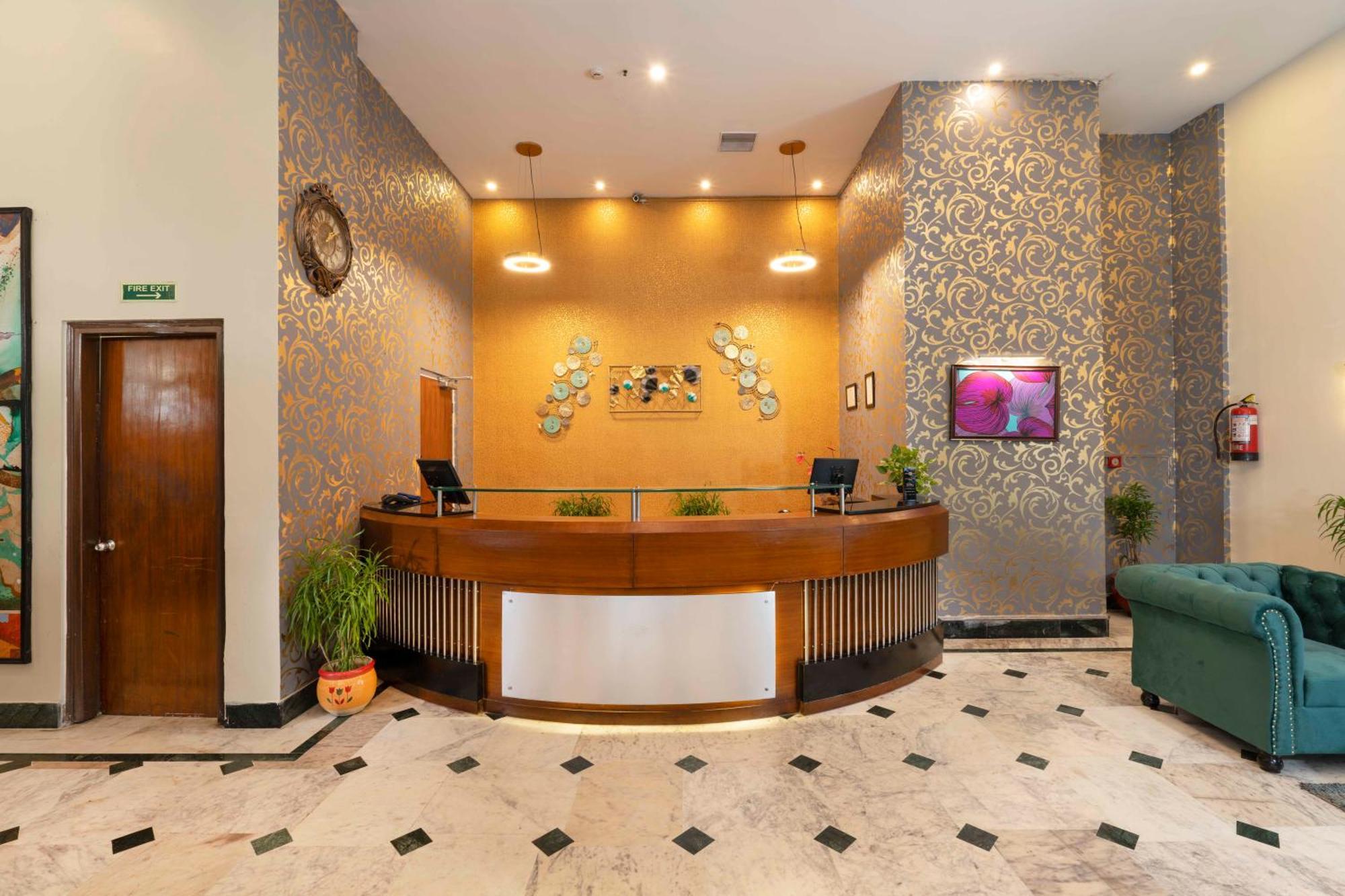 Indismart Hotel Calcutá Exterior foto