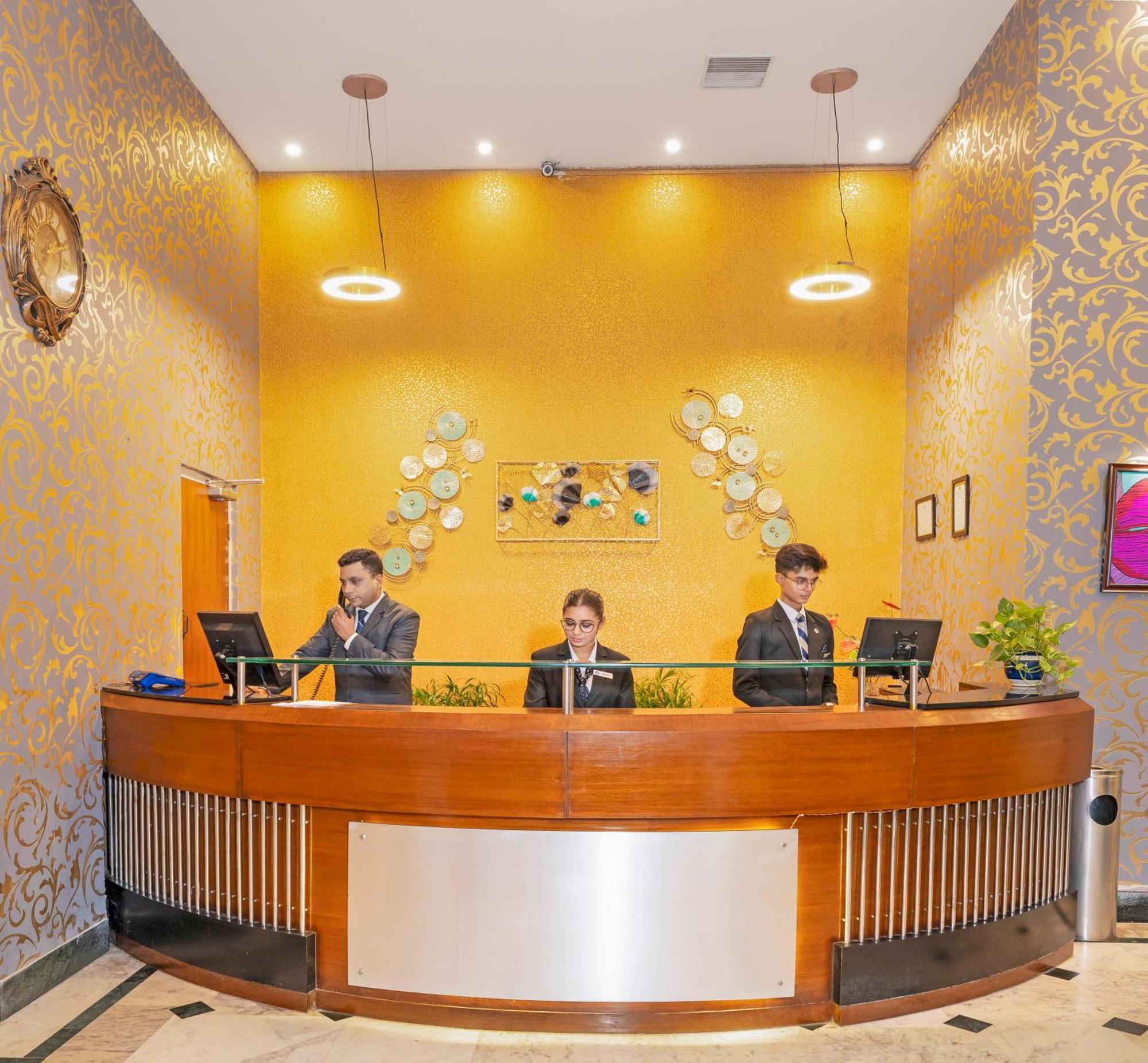 Indismart Hotel Calcutá Exterior foto