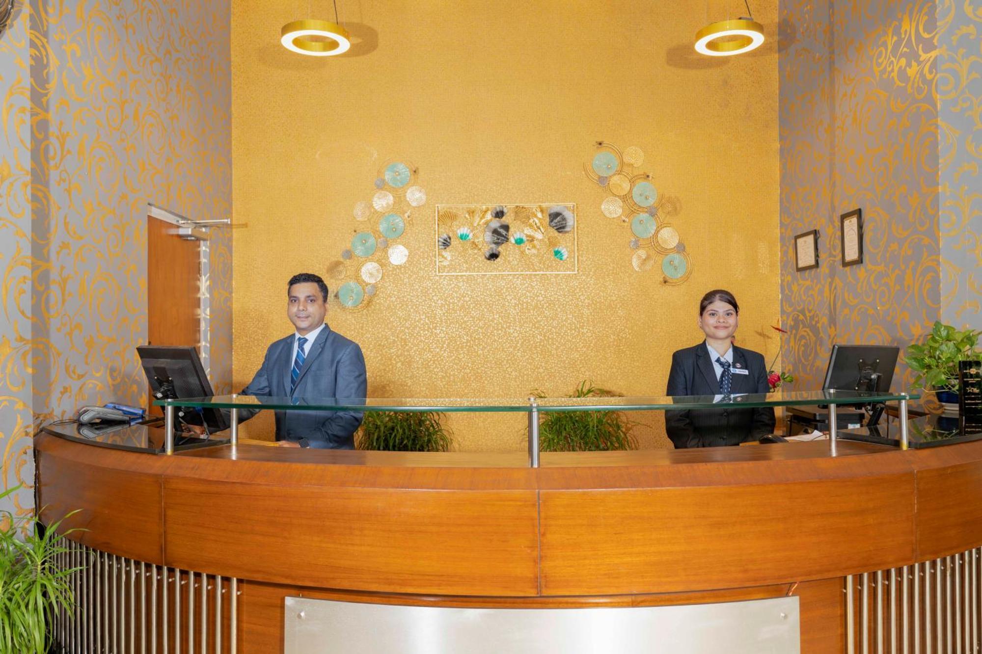 Indismart Hotel Calcutá Exterior foto