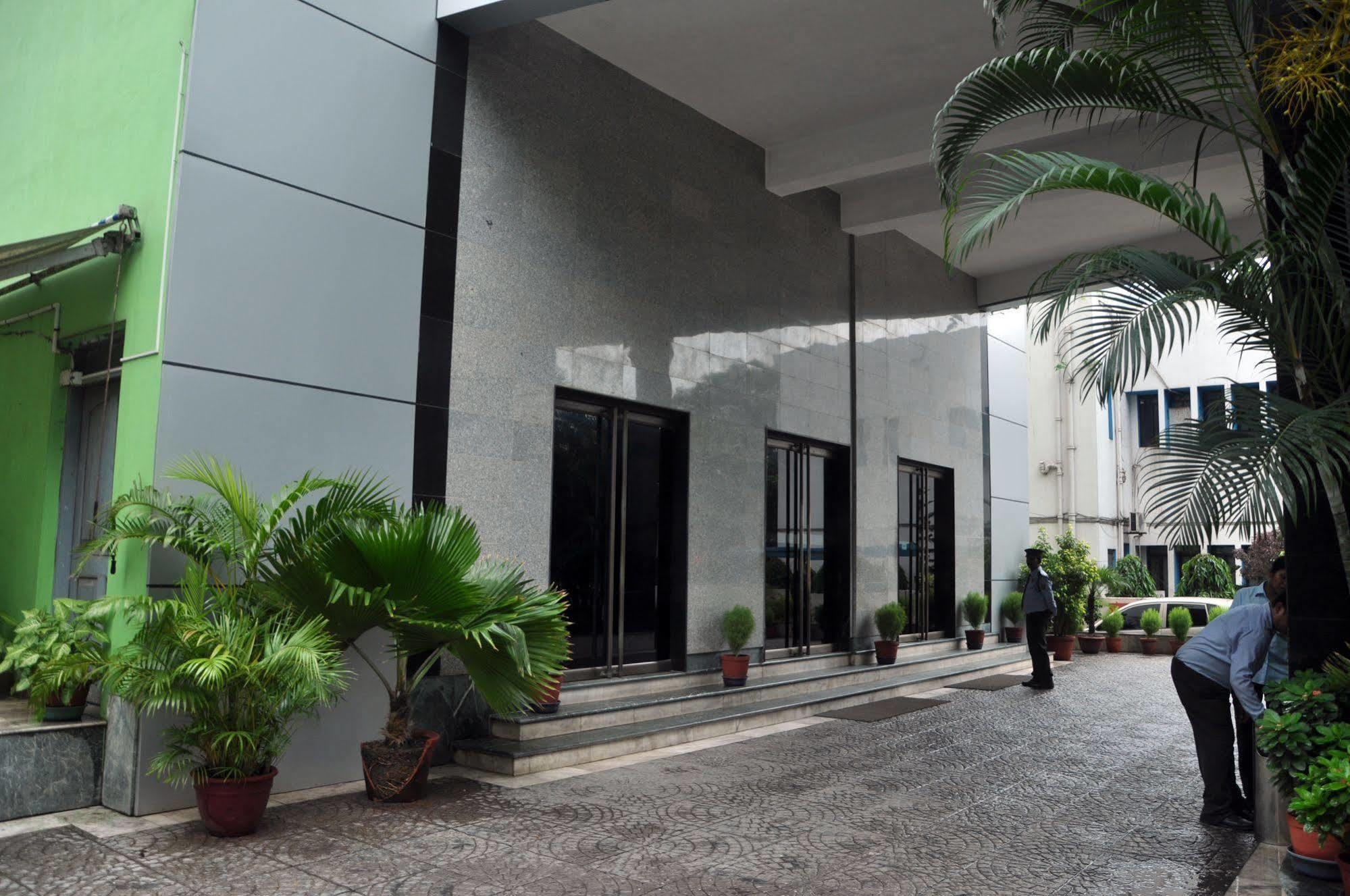 Indismart Hotel Calcutá Exterior foto